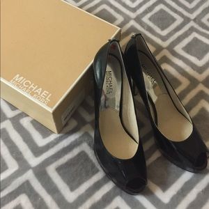 NEW MICHAEL Michael Kors Patent PeepToe Pumps