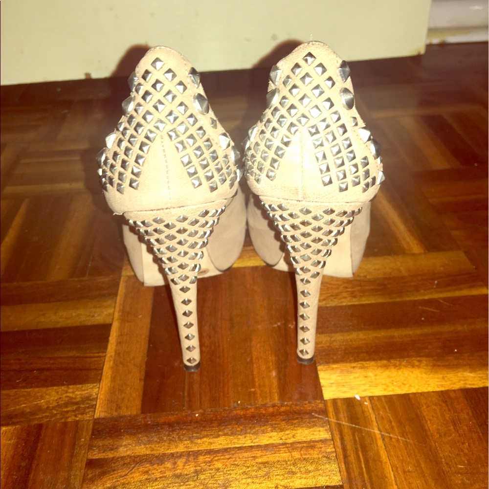 Nude Vince Camuto heels