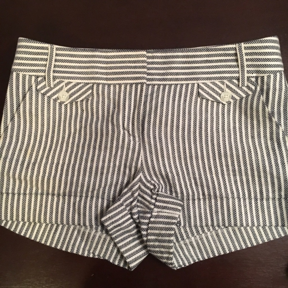 Express Patterned Shorts - image 2