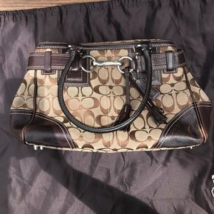 Coach handbag purse. Great condition. Smoke free.