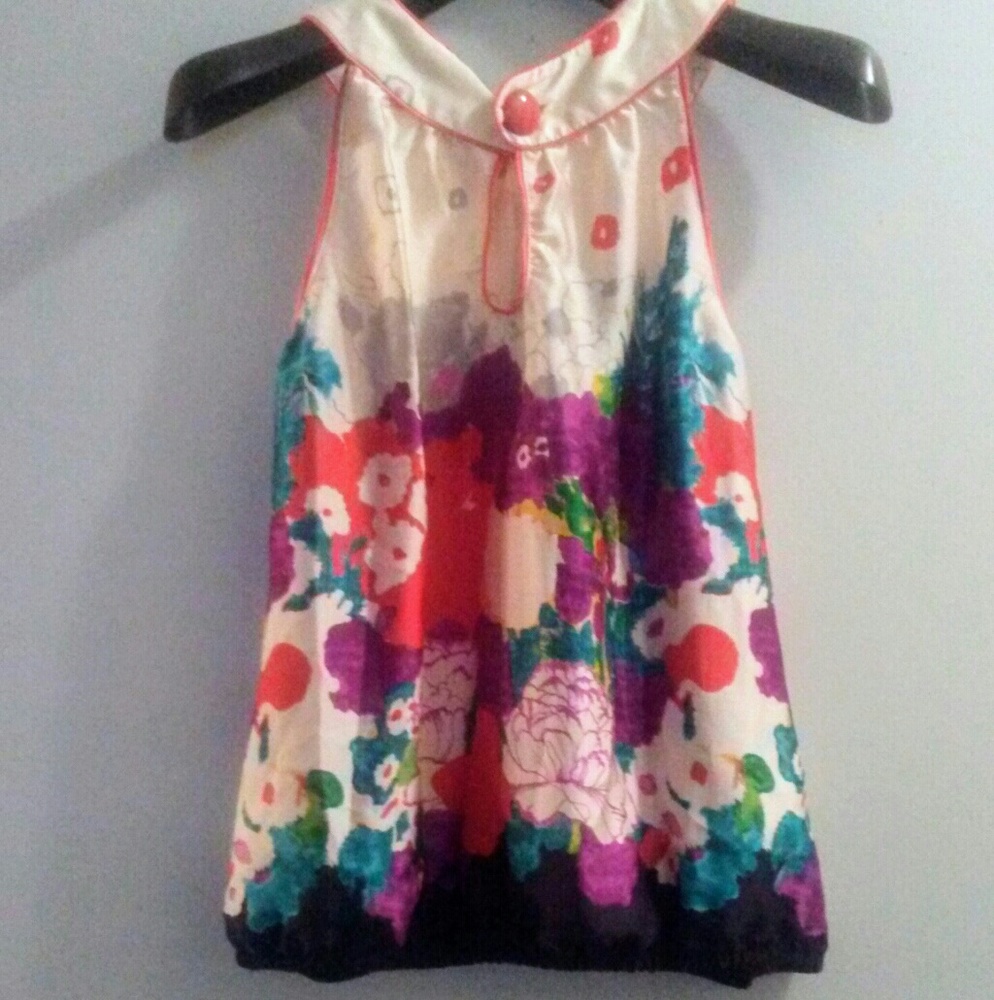 🎂🎂Adorable floral sleeveless shirt