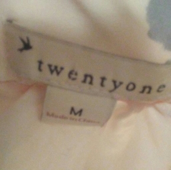 🎂🎂Adorable floral sleeveless shirt - Picture 3 of 4