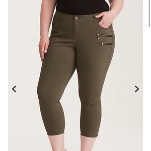 NWT OLIVE GREEN CROPPED UTILITY PANTS