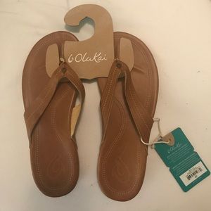 Women's size 7 Olukai Sahara brown leather sandals