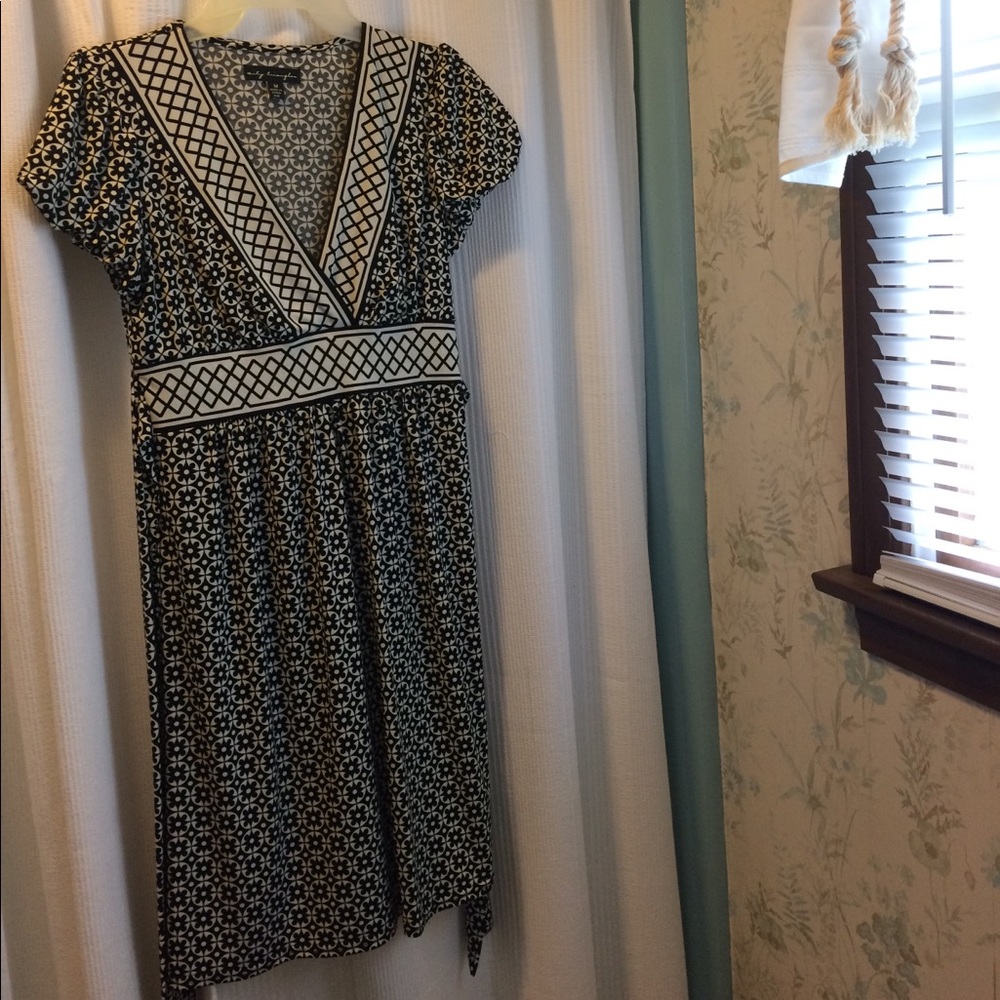 DONATING 1/31 Black & Cream Patterned V-neck Dress - Picture 2 of 5