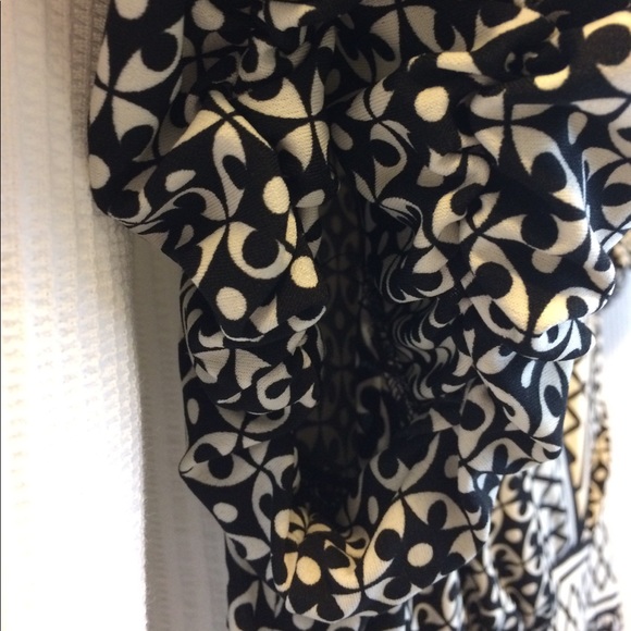 DONATING 1/31 Black & Cream Patterned V-neck Dress - Picture 4 of 5