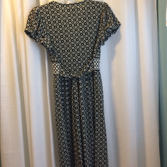 DONATING 1/31 Black & Cream Patterned V-neck Dress - Picture 3 of 5