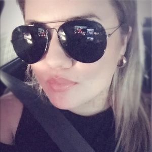 Meet your Posher, Kendra