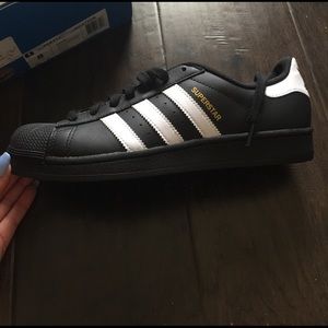 Men's superstar Addidas