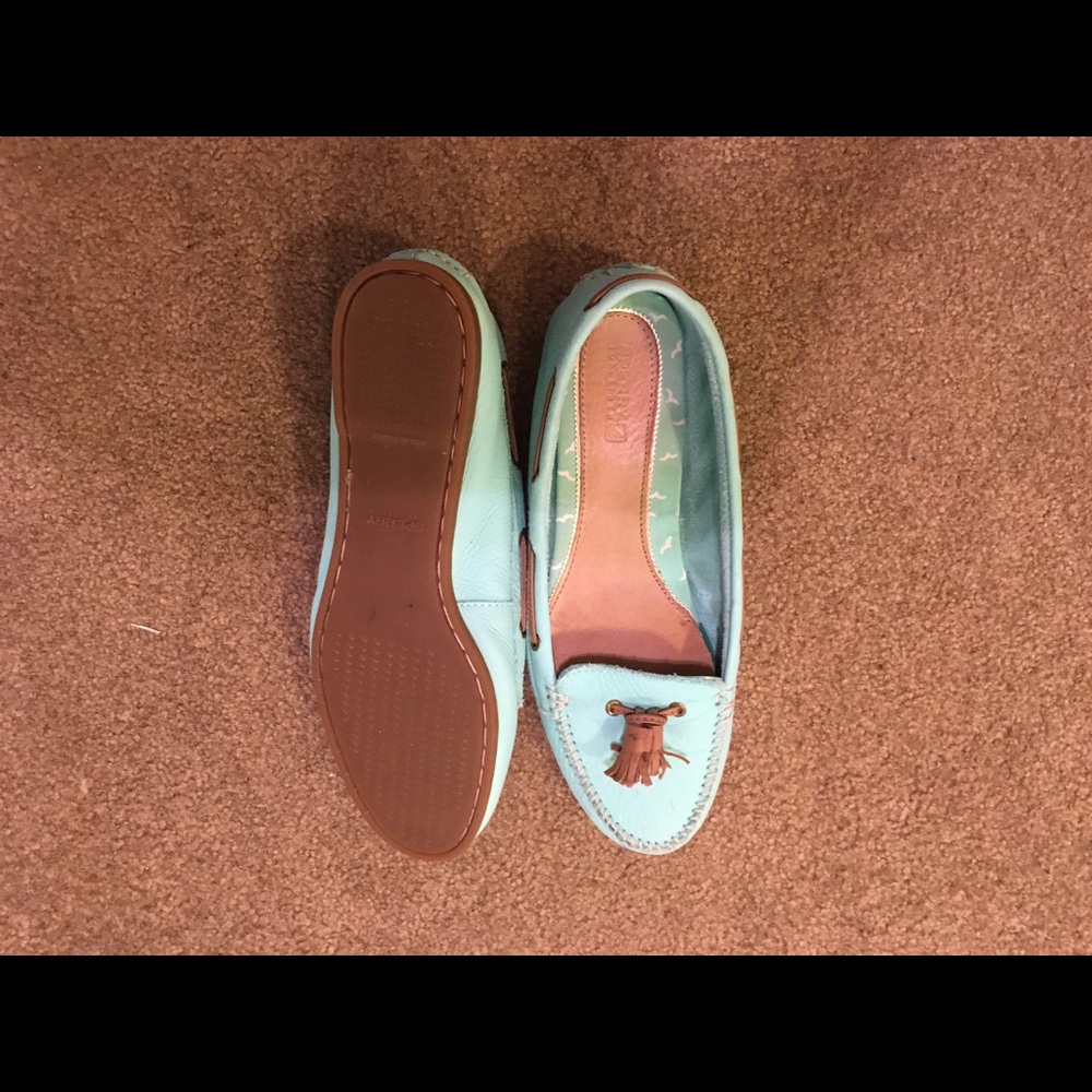 Barely worn Tiffany blue Sperry