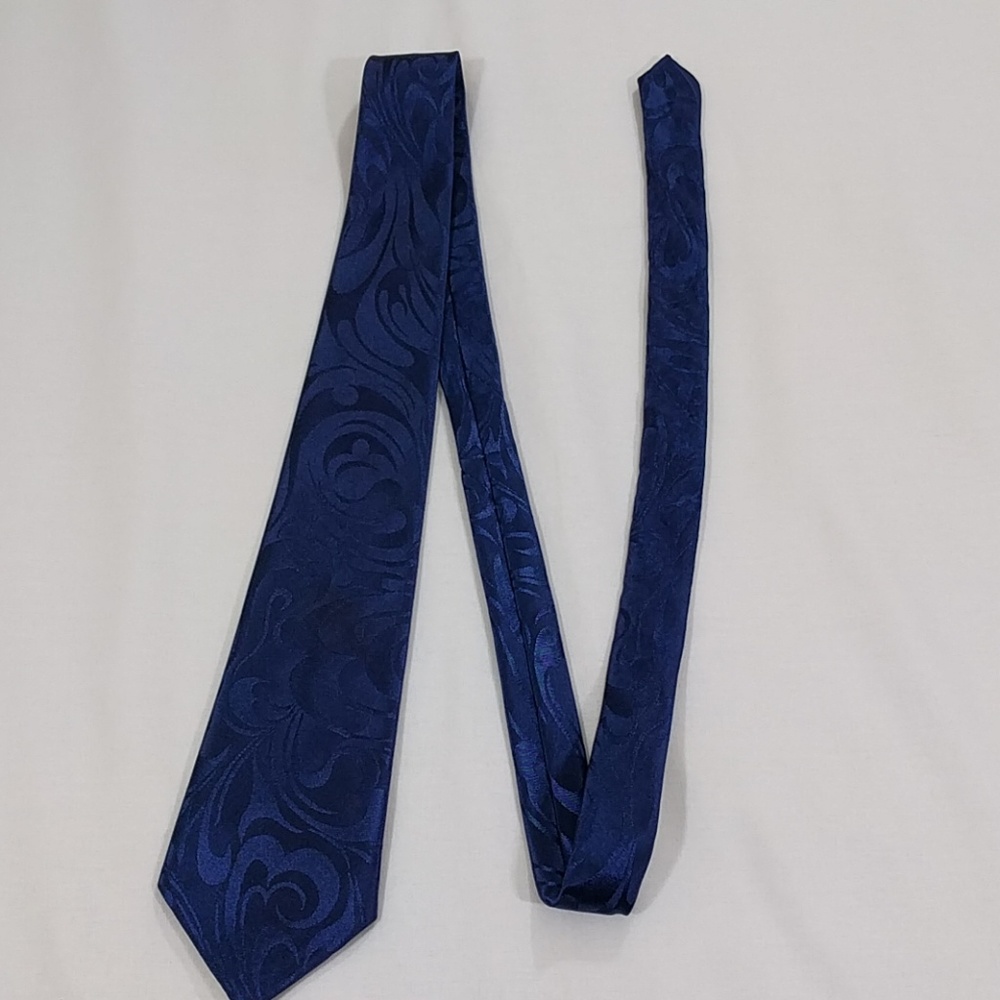 Men's tie blue