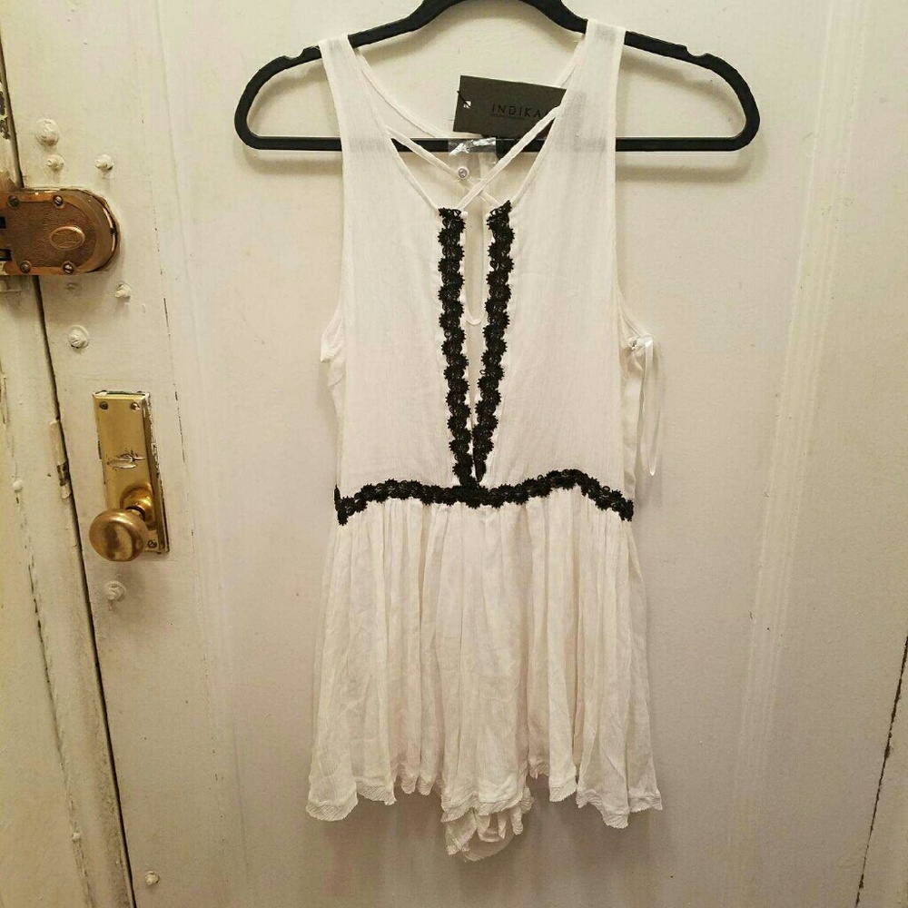 INDIKAH  WHITE ROMPER SIZE  S - Picture 2 of 7