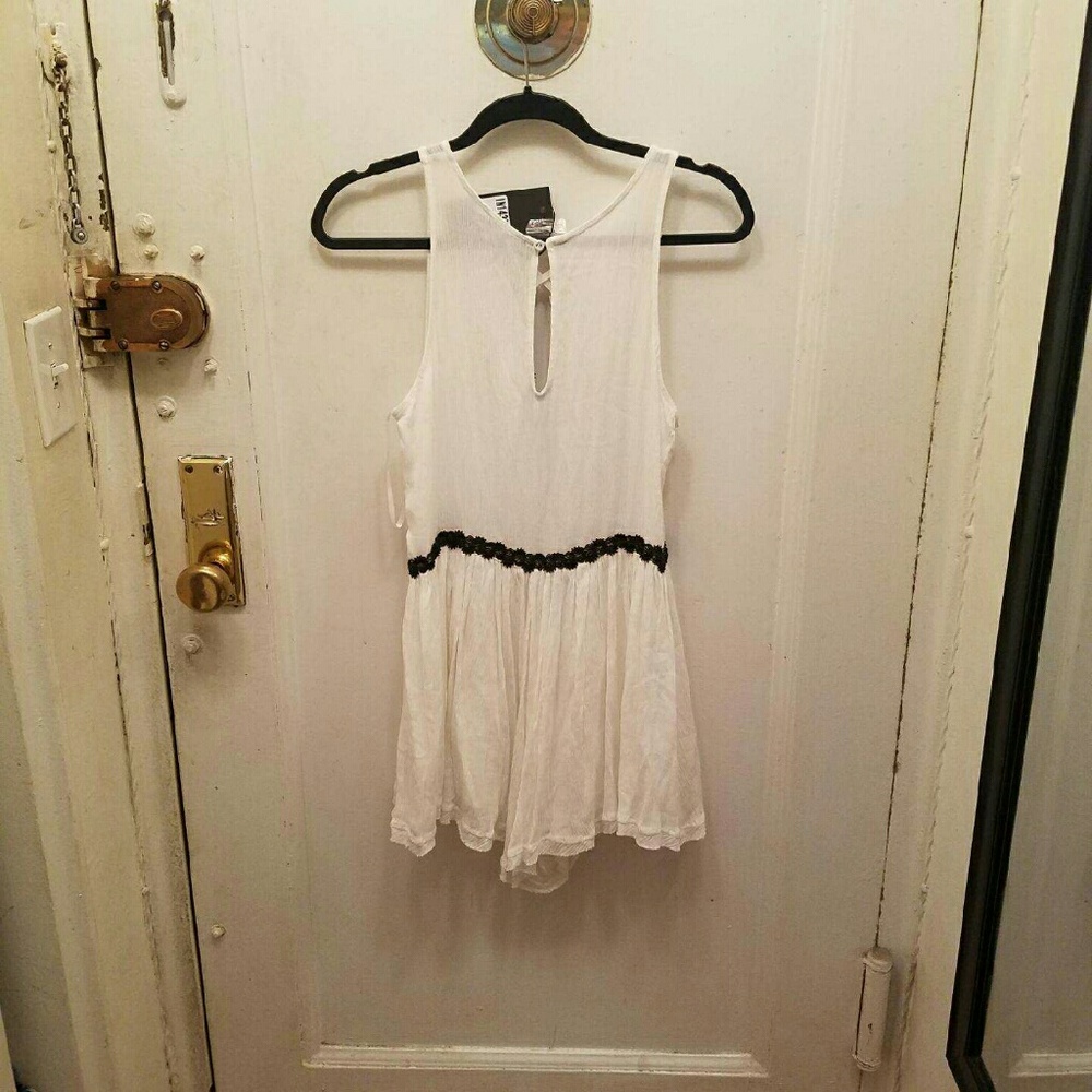 INDIKAH  WHITE ROMPER SIZE  S - Picture 3 of 7