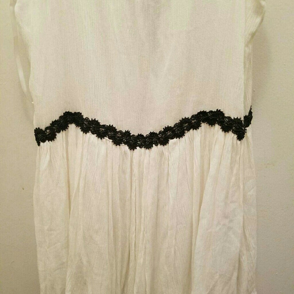 INDIKAH  WHITE ROMPER SIZE  S - Picture 5 of 7