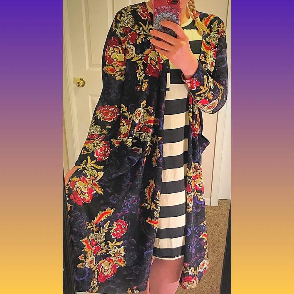 Lularoe black stripe Carly & Black Floral Sarah 🦄