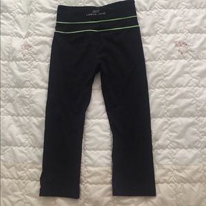 Lorna Jane nwot Xs capri tights