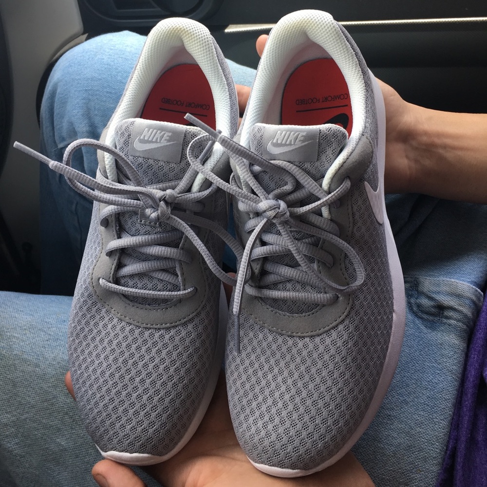 Nike Women's Tanjun 8.5