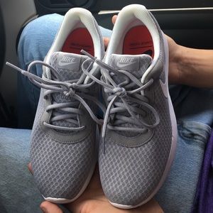 Nike Women's Tanjun 8.5