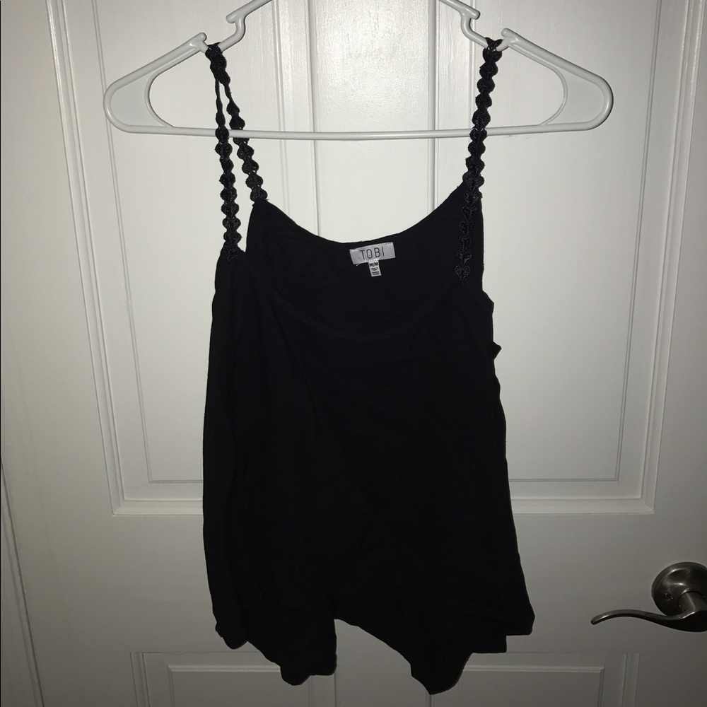 Tobi black crop tank