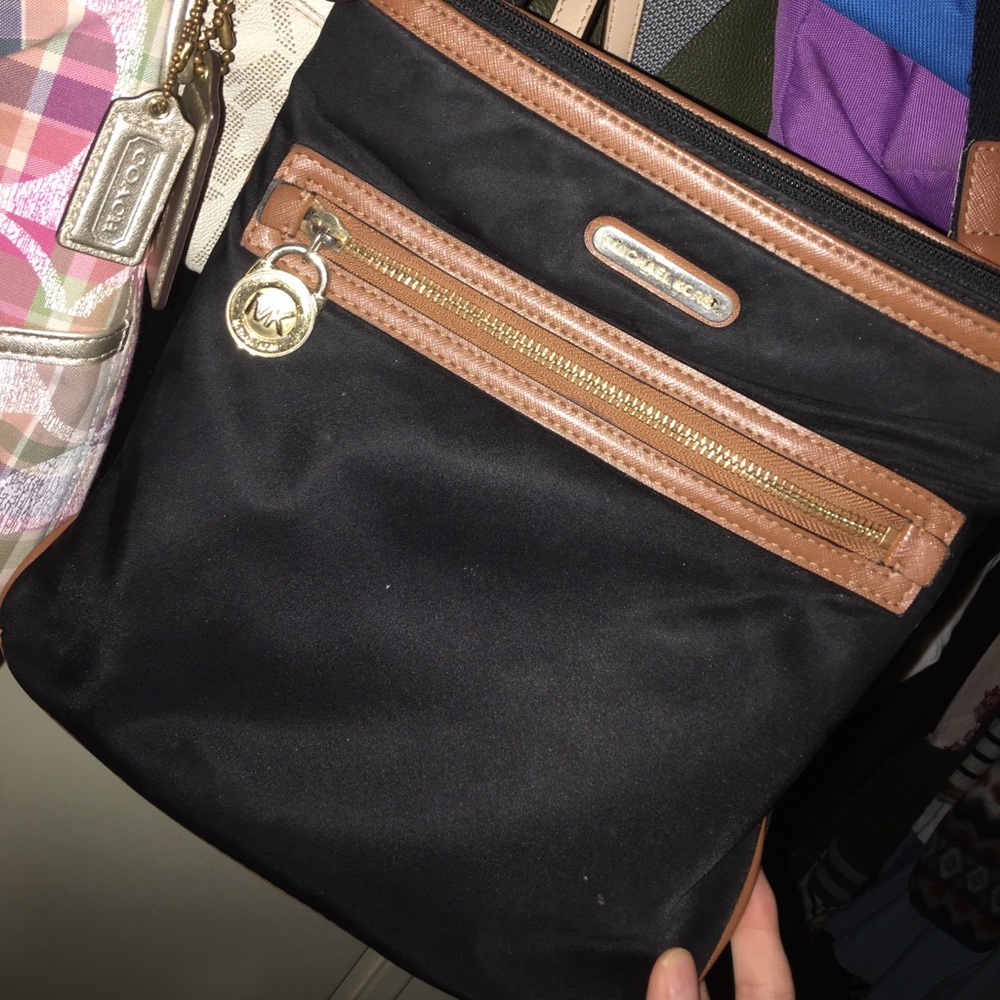 Michael kors cros body bag