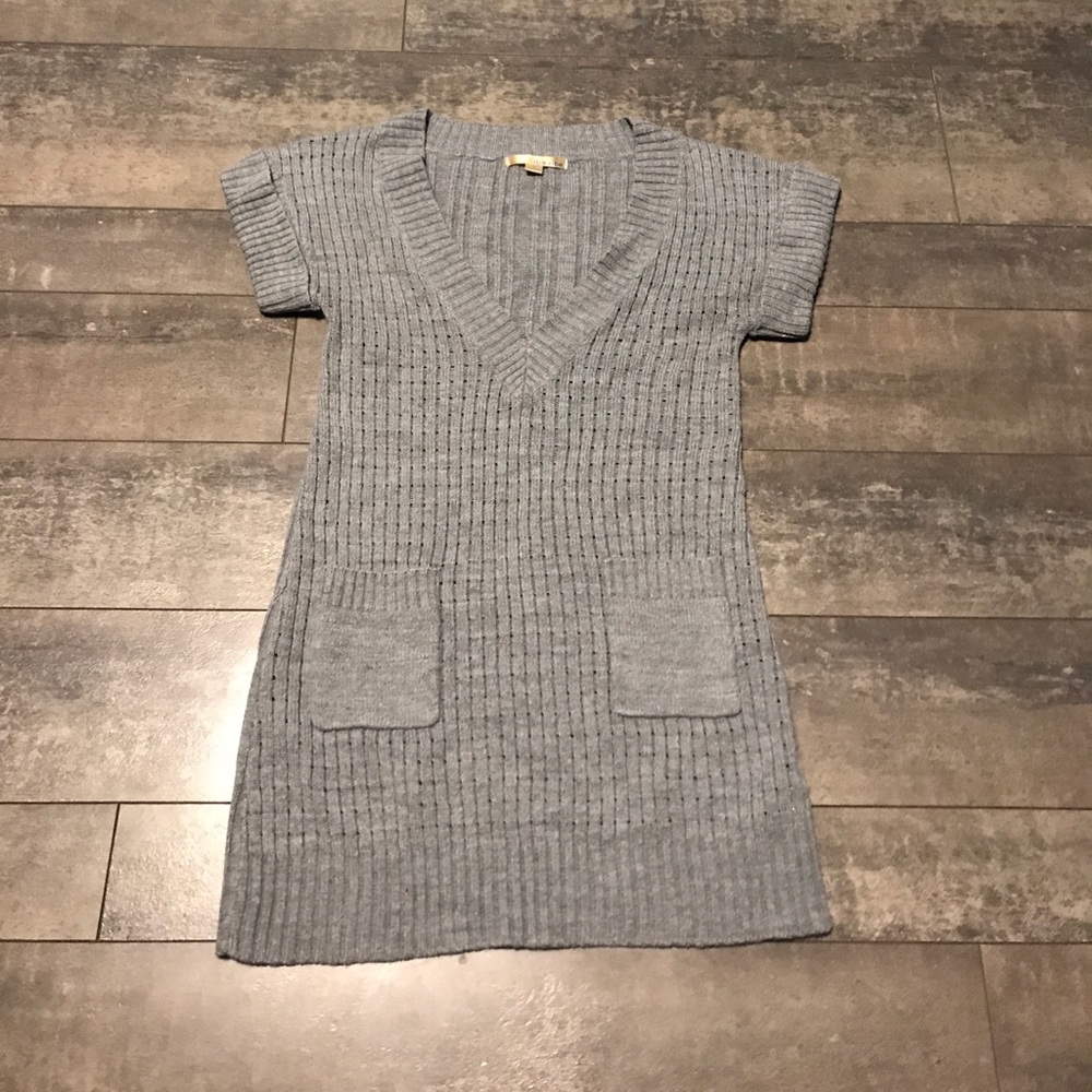 Dina-be grey short sleeve sweater size medium