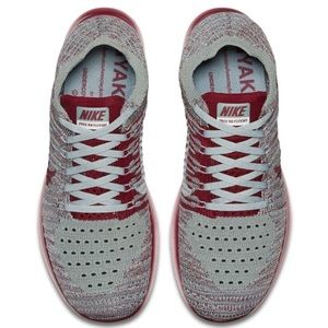 Size 8 Women's Free Runs  FlyKnit Nike Shoes