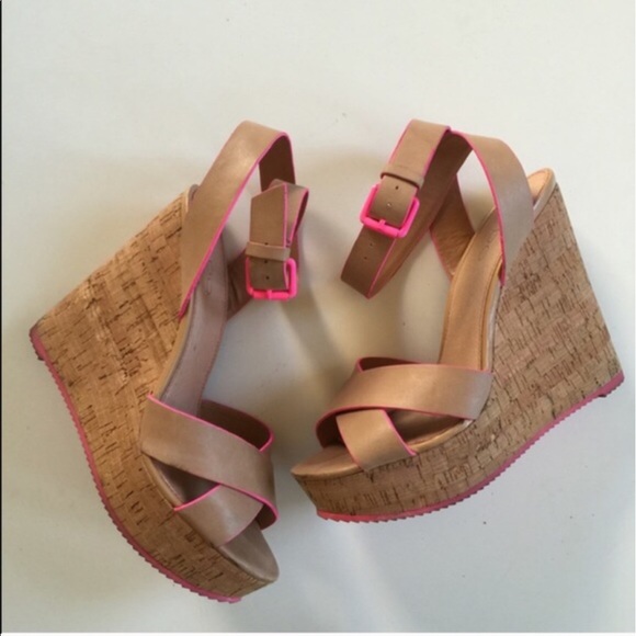 Aldo platform cork detail! 🎀✨ - Picture 3 of 3