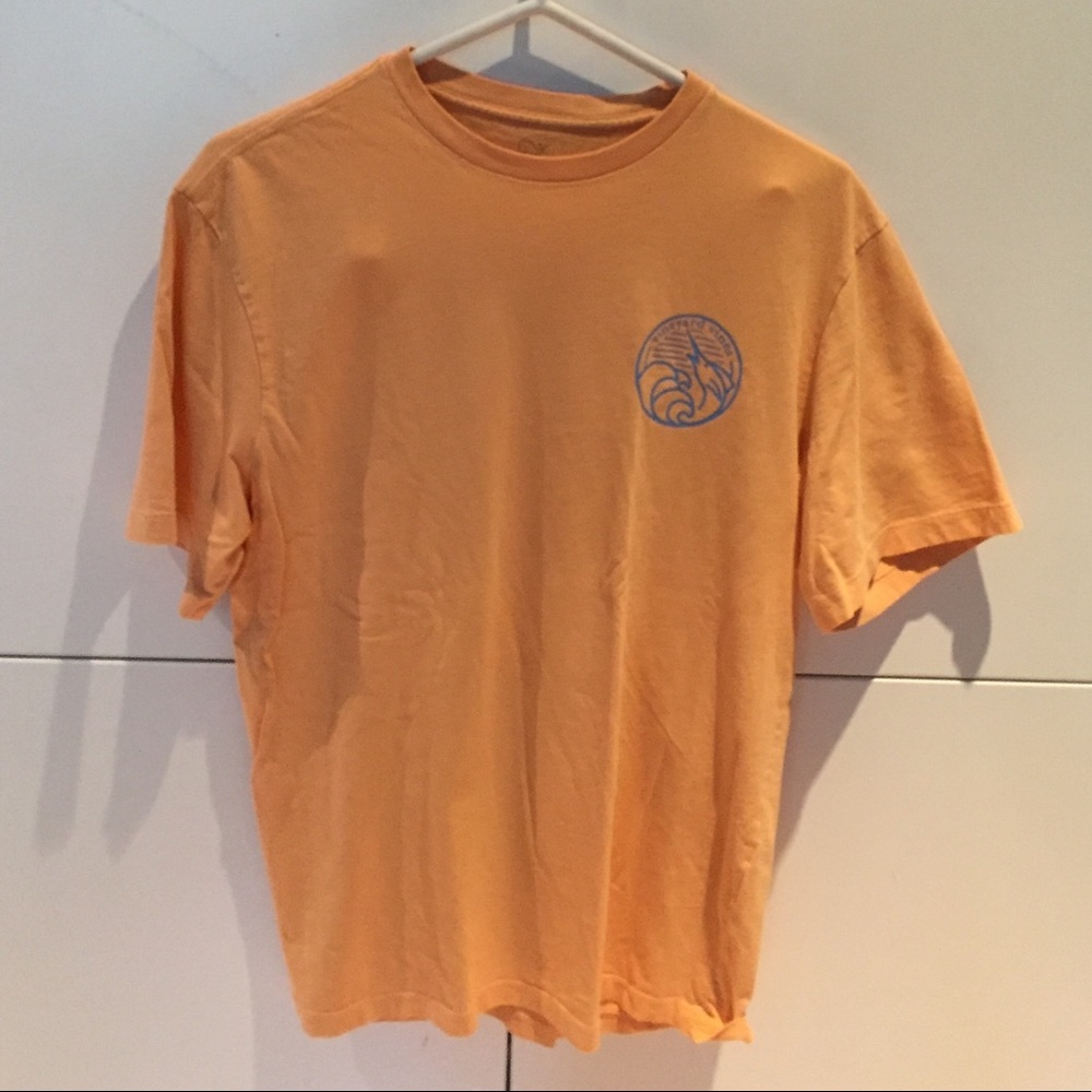 vineyard vines t-shirt