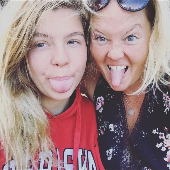 Meet your Posher, Madison - Picture 1 of 1