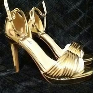 Royal Gold Heals