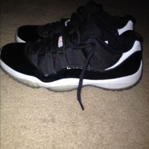 Jordan Infared 11s low ( RARE)