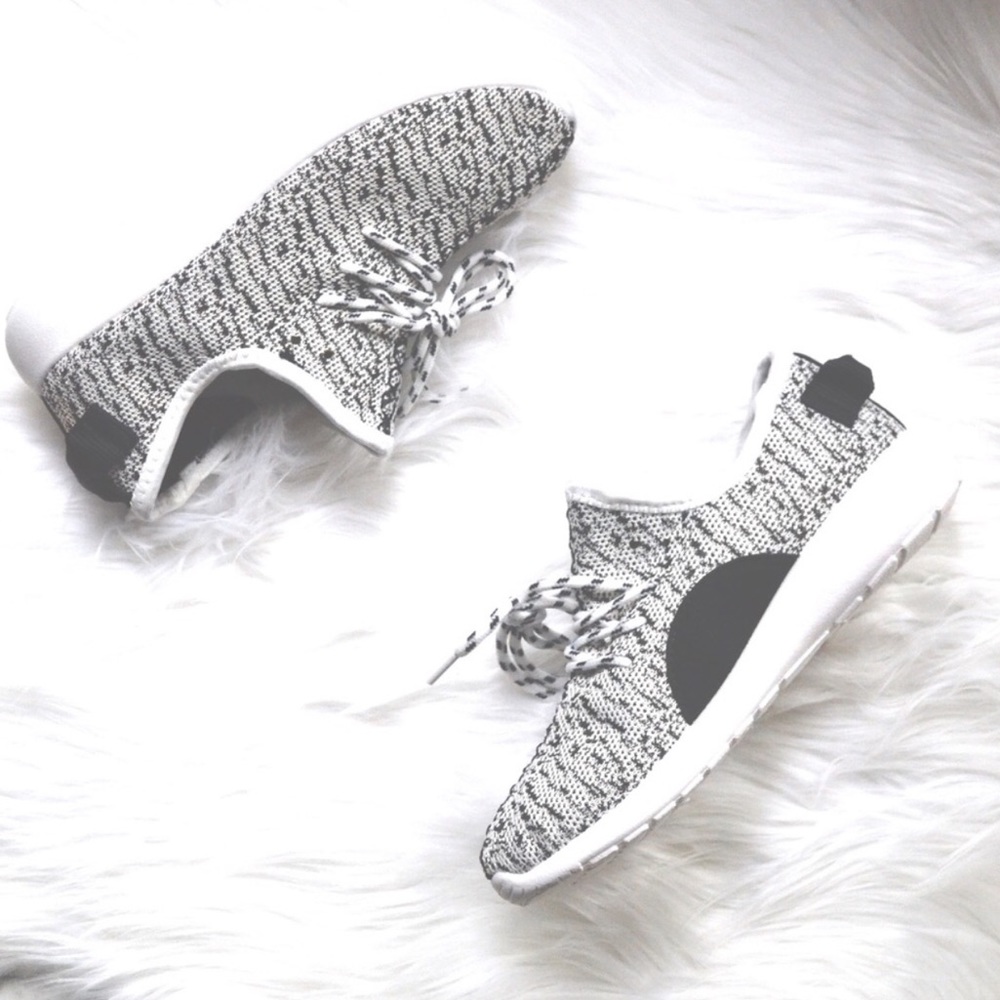 SOLD OUT! Flyknit Sneakers - Picture 2 of 3