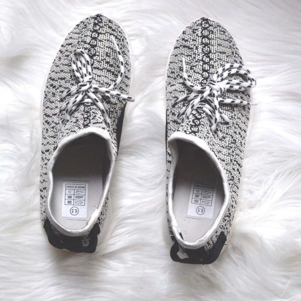 SOLD OUT! Flyknit Sneakers - Picture 3 of 3