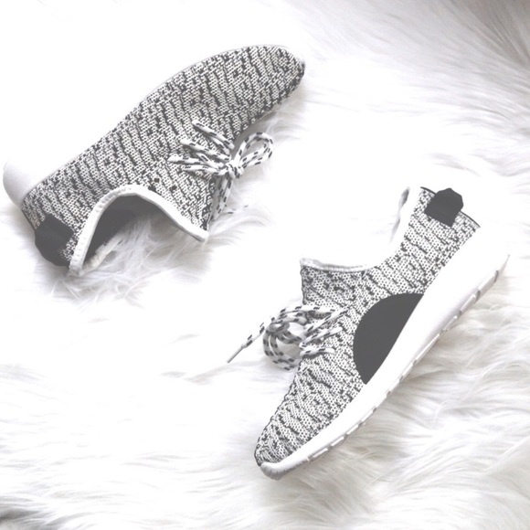 SOLD OUT! Flyknit Sneakers - Picture 2 of 3