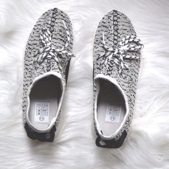 SOLD OUT! Flyknit Sneakers - Picture 3 of 3