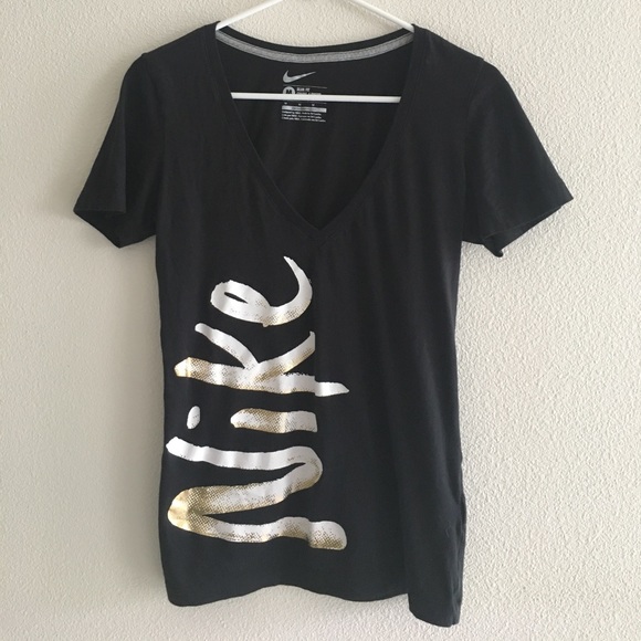 Nike Tops - ❤️💙 Nike Slim Fit Tee - Size M