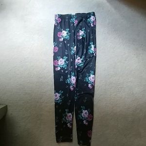 Hot Topic Black Blue &Purple Photo Real Leggings