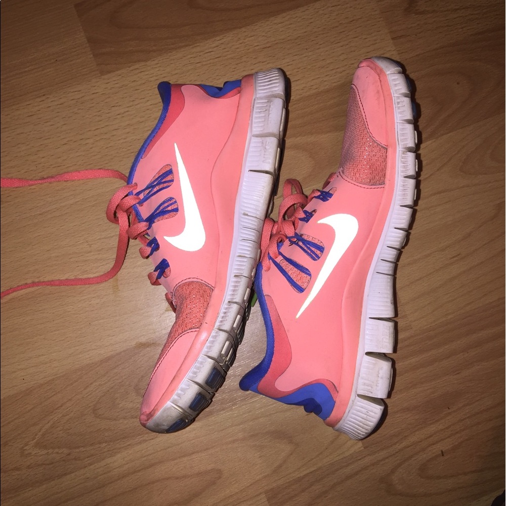 Nike Tennis Shoes