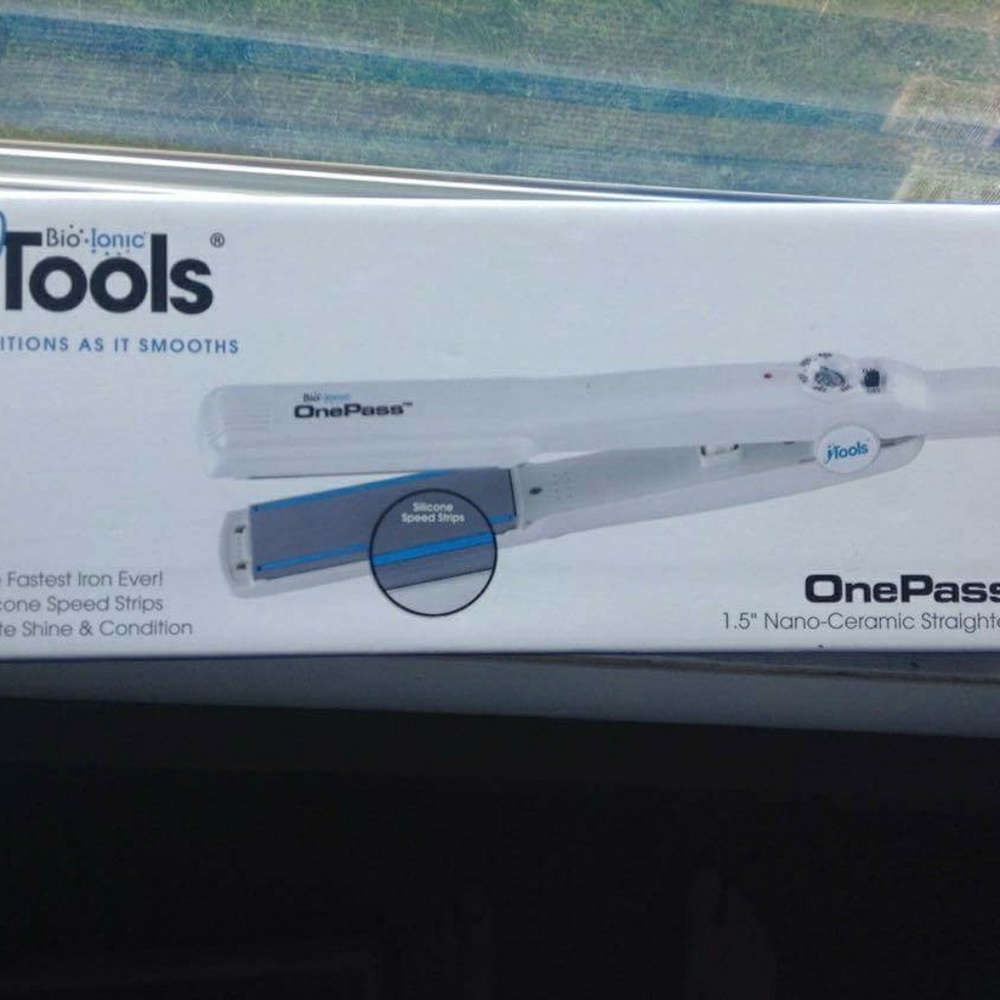 SOLDBio Ionic 1.5" Nano-Ceramic Straightener White
