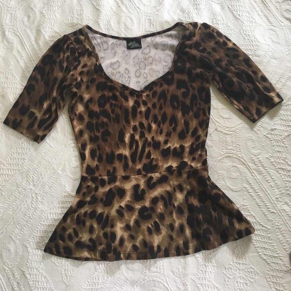 Leopard print 3/4 sleeve peplum top