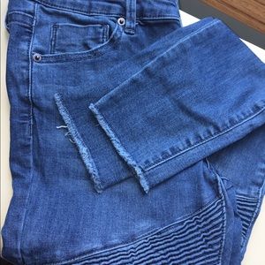 Ashley Mason detailed crop jeans