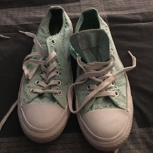 Size 8 women's converse