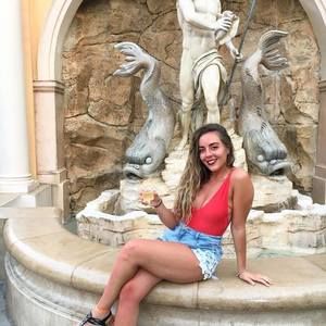 Meet your Posher, Rebecca