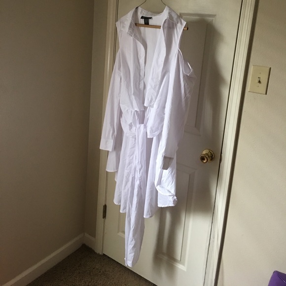 COLD SHOULDER White Fishtail Shirt - Picture 3 of 3