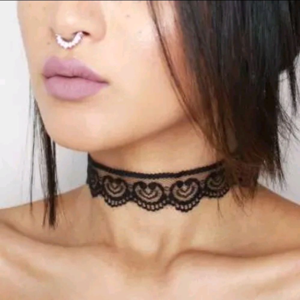 Sexy Black Lace Choker! - Picture 3 of 4