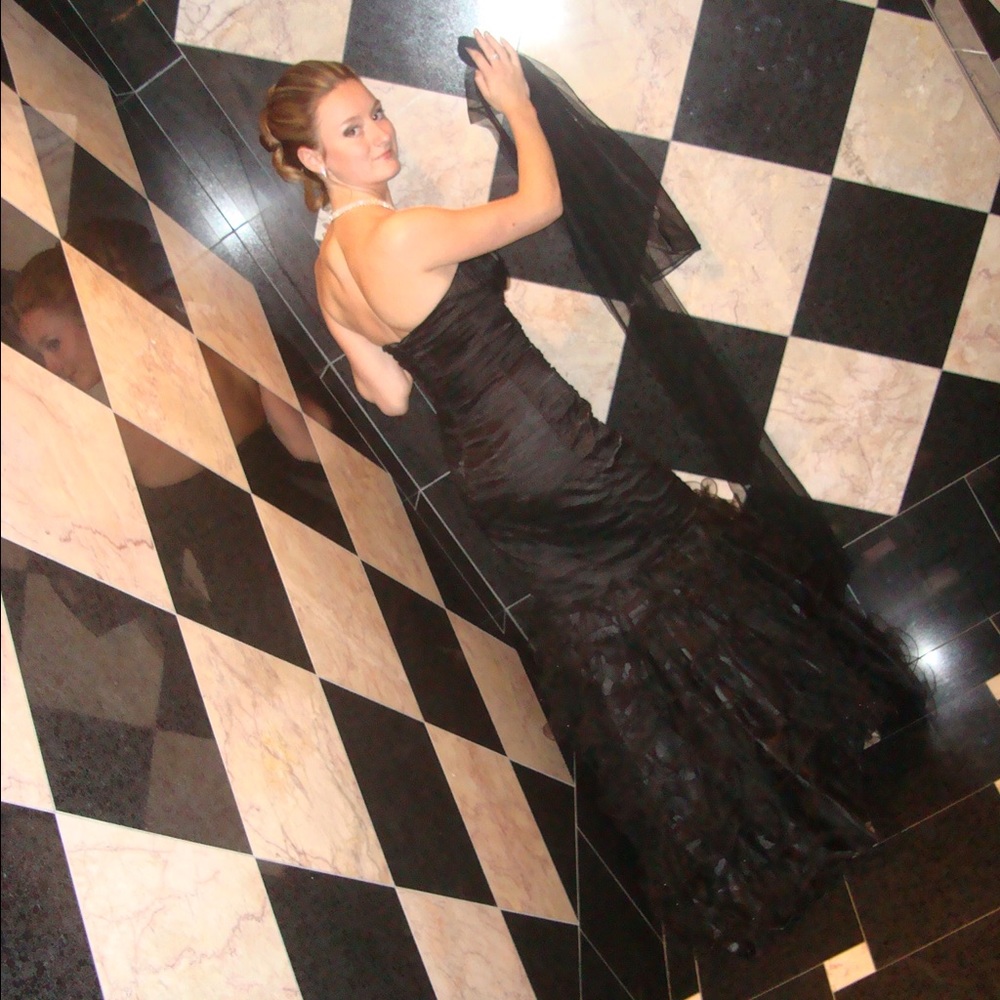 Dress - Picture 2 of 3