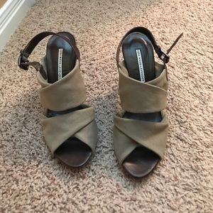 Vera Wang Lavender high heels size 9