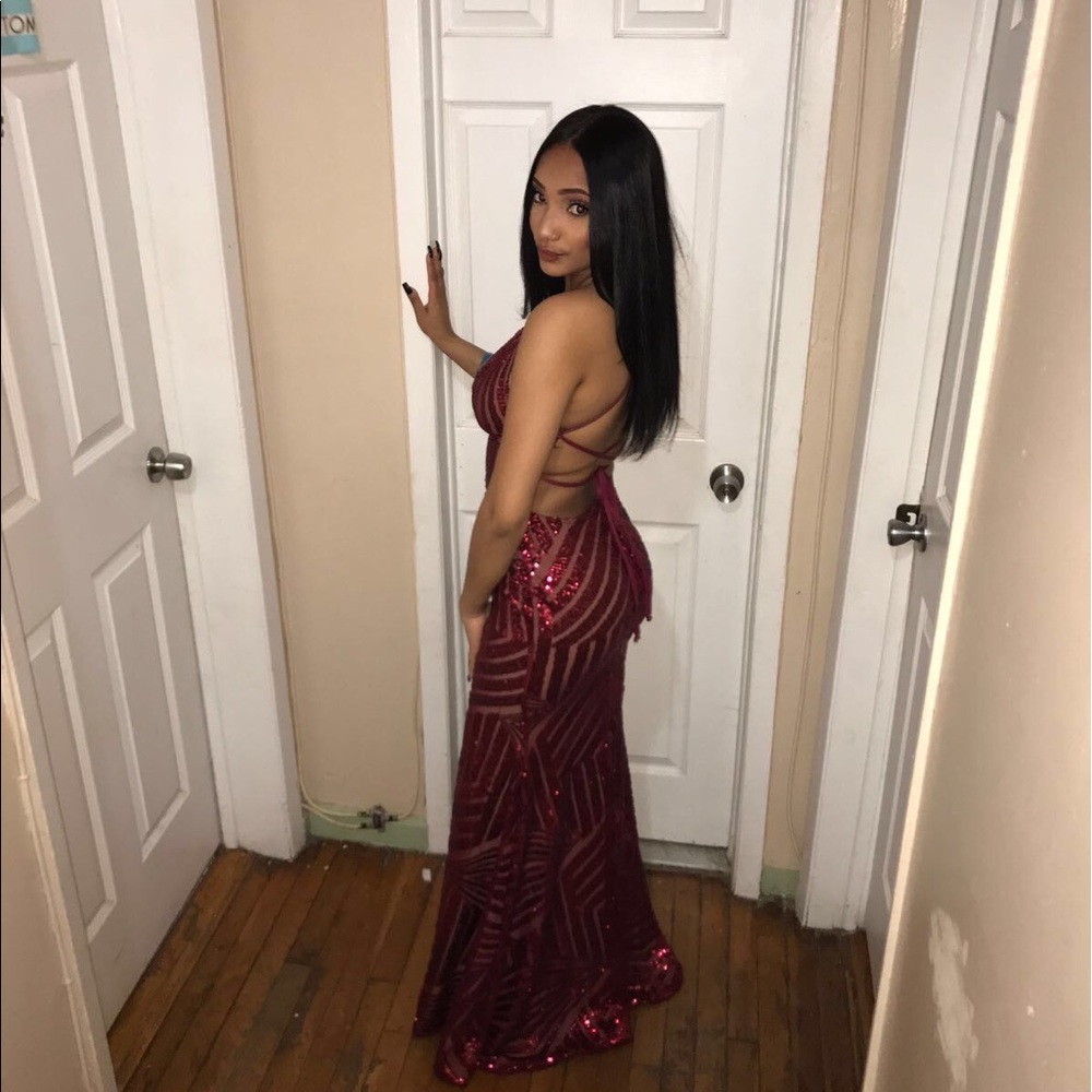 I am selling my prom dress
