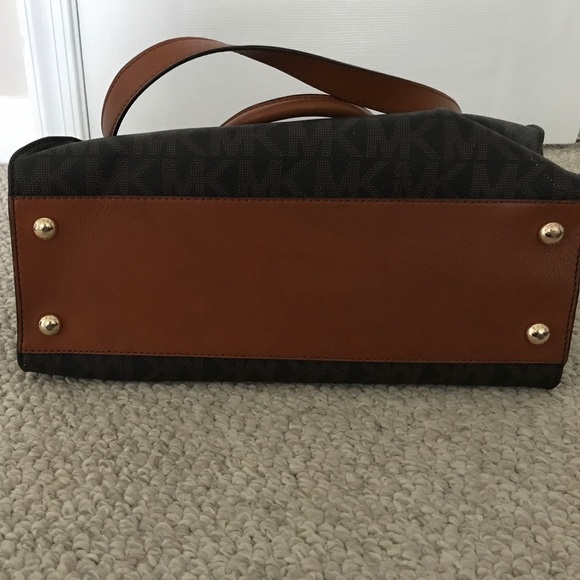 Michael Kors Large Hamilton Tote - Picture 3 of 3