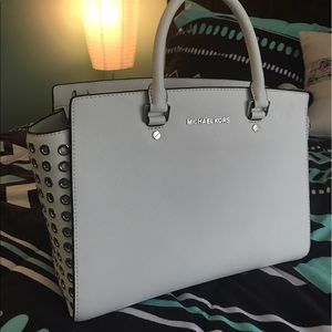 White michael Kors handbag